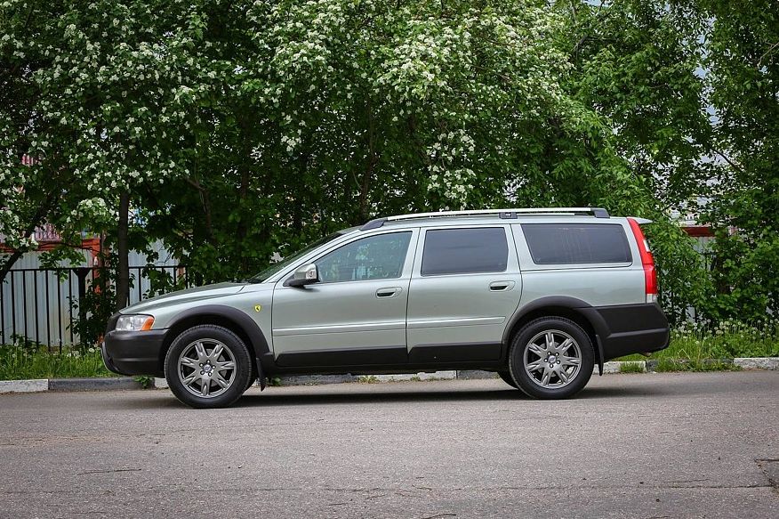 Volvo XC70 I з пробігом: корозія під пластиком і залиті блоки управління