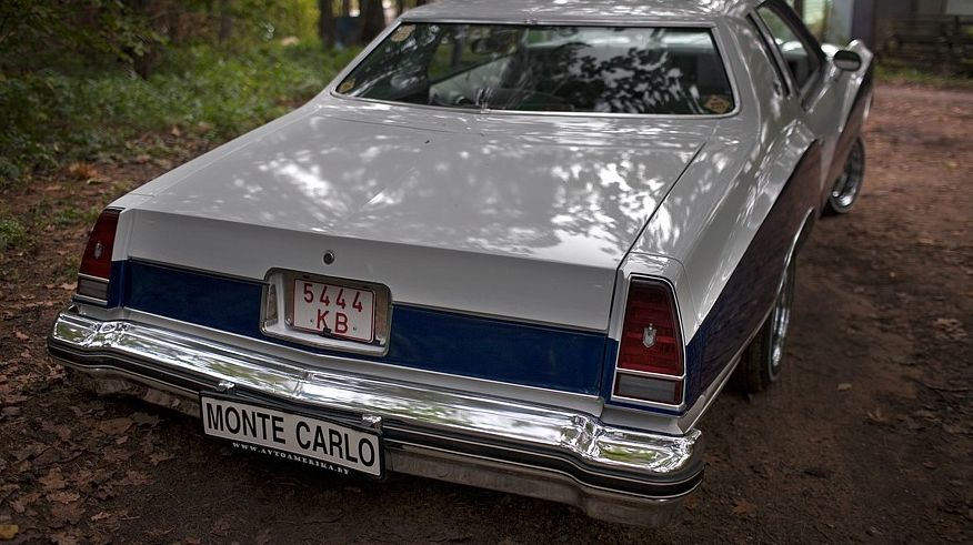 Безмежно низько: досвід володіння лоурайдером Chevrolet Monte Carlo 1975