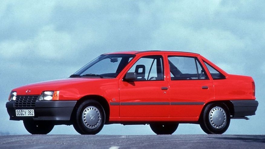 Брат на сестру: порівняння Opel Kadett E і Daewoo Nexia