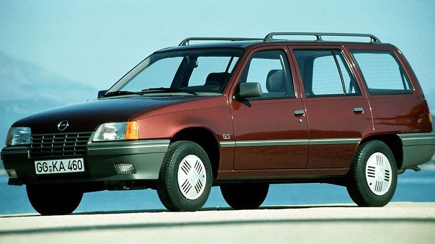 Брат на сестру: порівняння Opel Kadett E і Daewoo Nexia