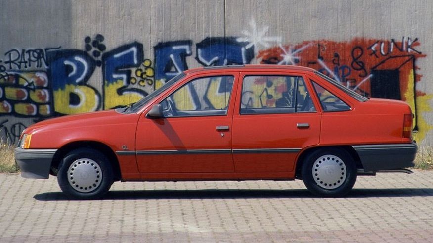 Брат на сестру: порівняння Opel Kadett E і Daewoo Nexia