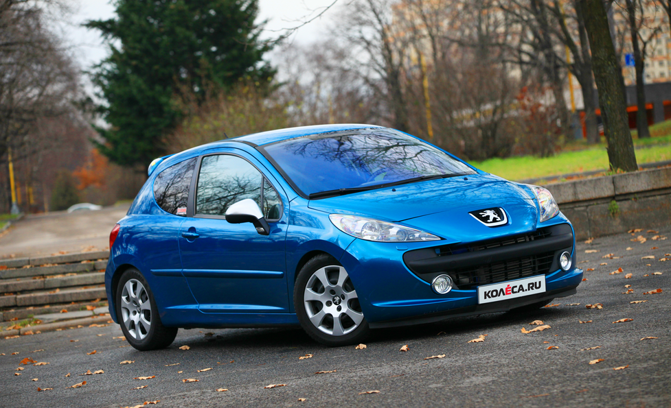 Дорослий, синій, злий: тюнінг Peugeot 207 RC