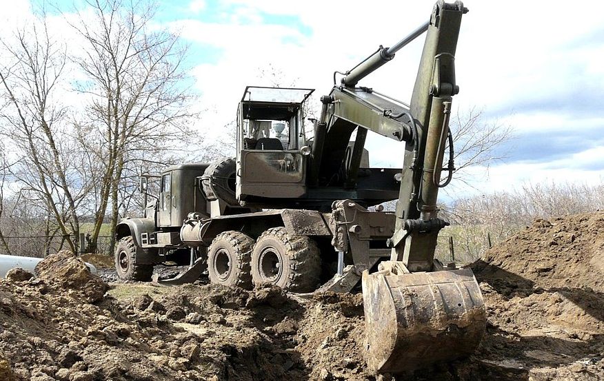 Мостоукладач, палезабивач і навіть гігантський пилосос: військові професії КрАЗ-255