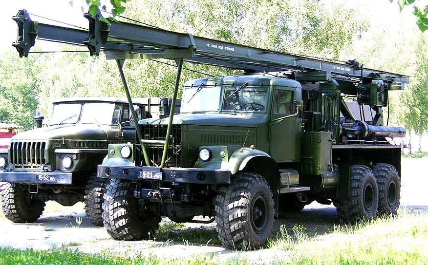 Мостоукладач, палезабивач і навіть гігантський пилосос: військові професії КрАЗ-255