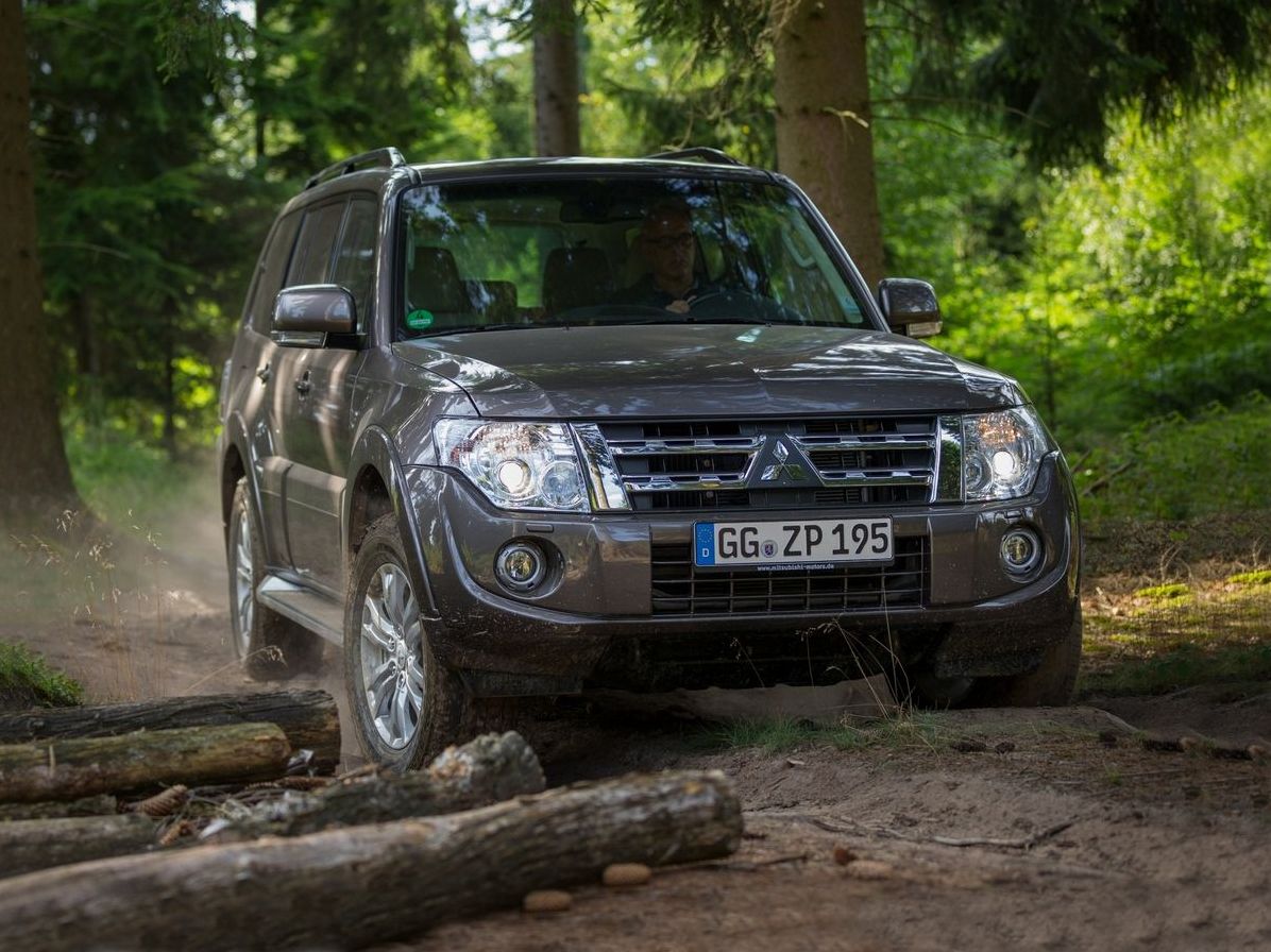 Великий золотник і дорогий: купуємо Mitsubishi Pajero IV за 1,3 мільйона лей