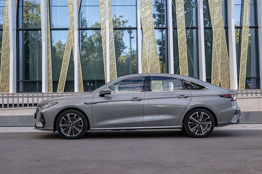 Dongfeng Aeolus Shine Max і компанія: обираємо седан D-класу до 3,5 мільйона Dongfeng Aeolus Shine Max і компанія: обираємо седан D-класу до 3,5 мільйона