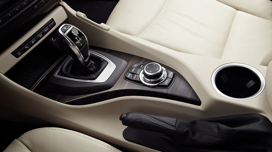 Обираємо BMW X1 E84 з пробігом: поточне лобове скло і складна електрика