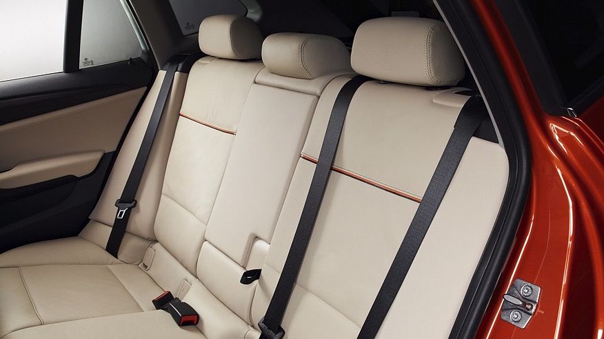 Обираємо BMW X1 E84 з пробігом: поточне лобове скло і складна електрика