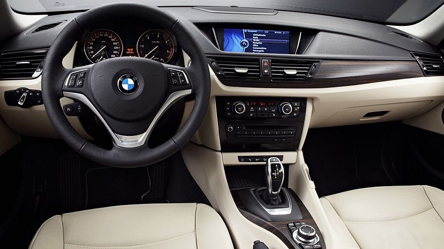 Обираємо BMW X1 E84 з пробігом: поточне лобове скло і складна електрика