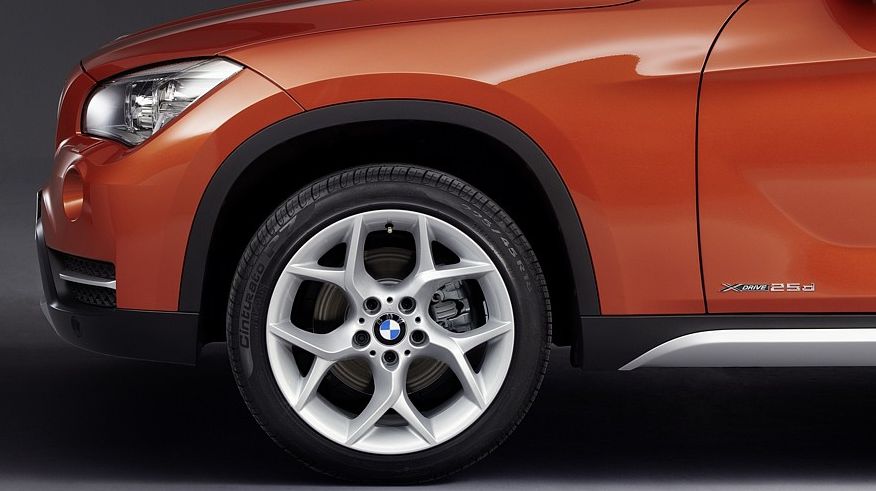 Обираємо BMW X1 E84 з пробігом: поточне лобове скло і складна електрика