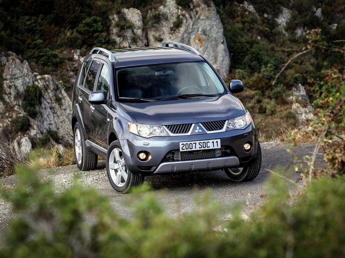 Уперед, на барикади: купуємо Mitsubishi Outlander II за 700 тисяч