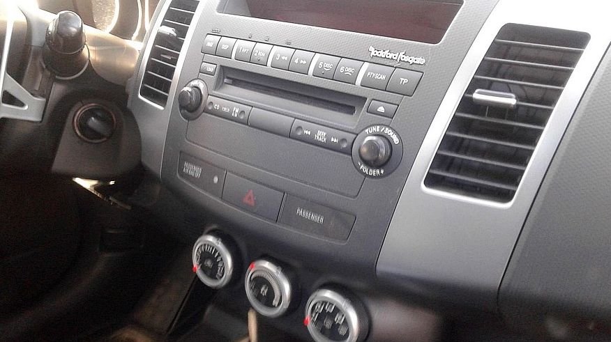 Уперед, на барикади: купуємо Mitsubishi Outlander II за 700 тисяч