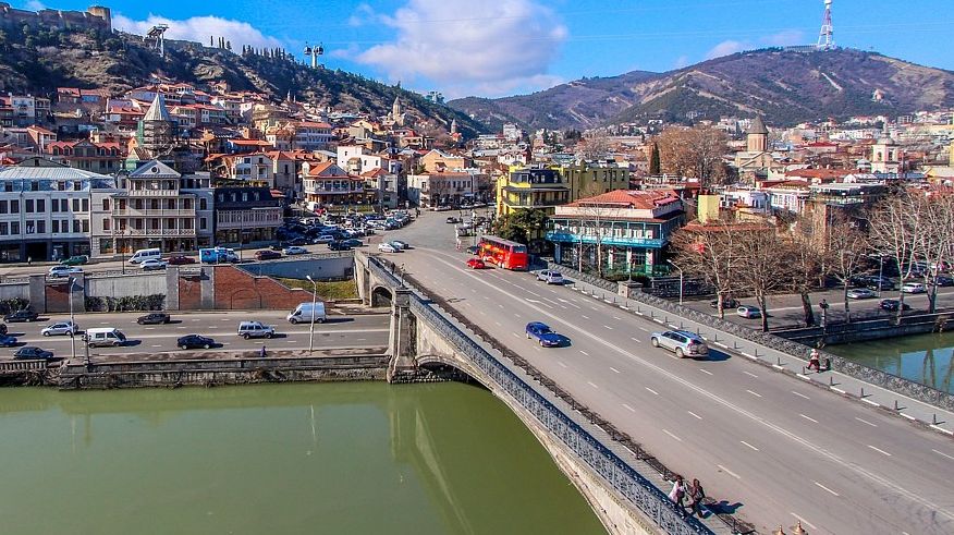 Війна автострад, світ вибоїн: як будуються дороги в різних країнах Війна автострад, світ вибоїн: як будуються дороги в різних країнах