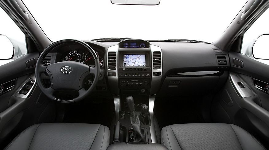 Вся справа в господарях: обираємо Toyota Land Cruiser Prado 120