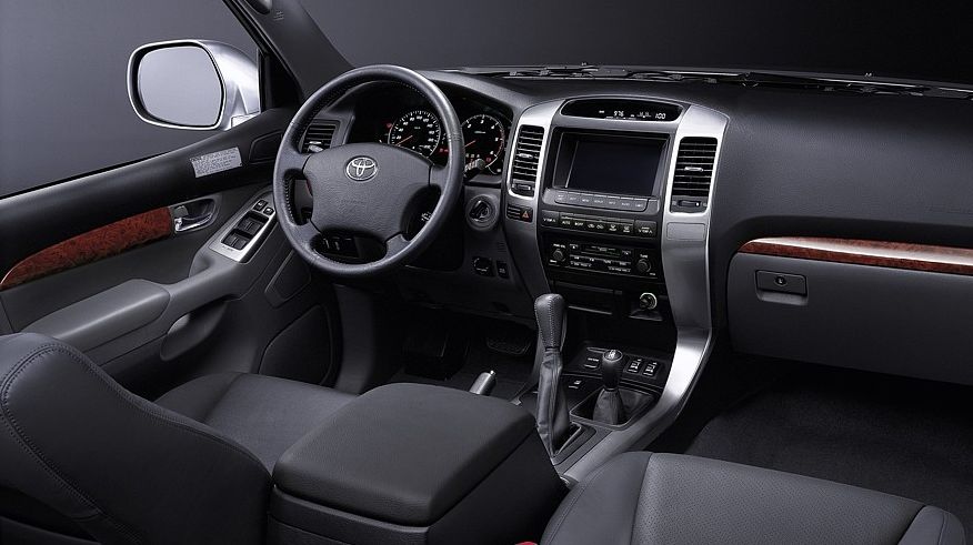 Вся справа в господарях: обираємо Toyota Land Cruiser Prado 120