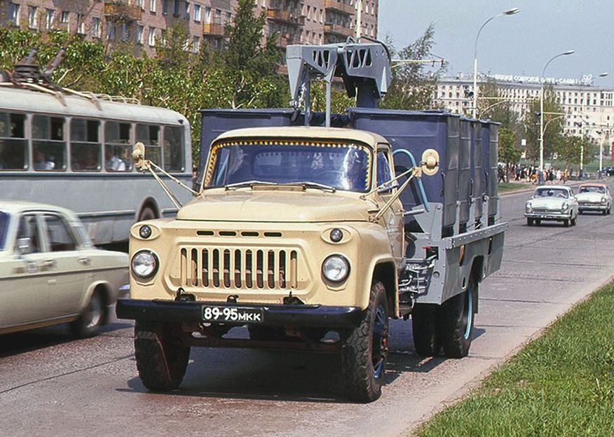 Стародавні V8, які випускають зараз: ЗМЗ-13, Rolls-Royce L675, Chevy Small Block та інші