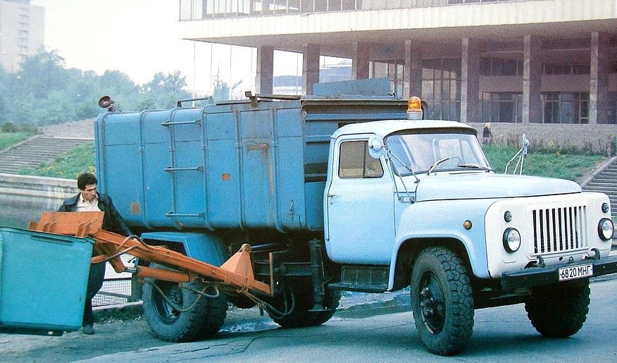 Ті, що гуркочуть вранці: історія радянських сміттєвозів