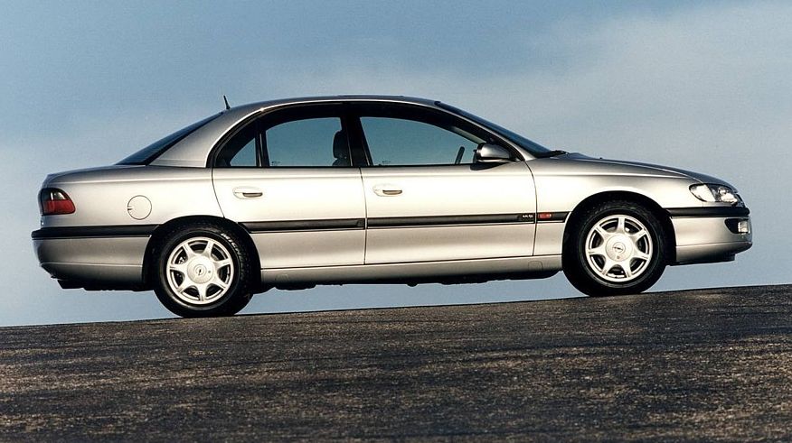 Вона потонула: як у GM зробили Cadillac Catera з Opel Omega B і чому він провалився