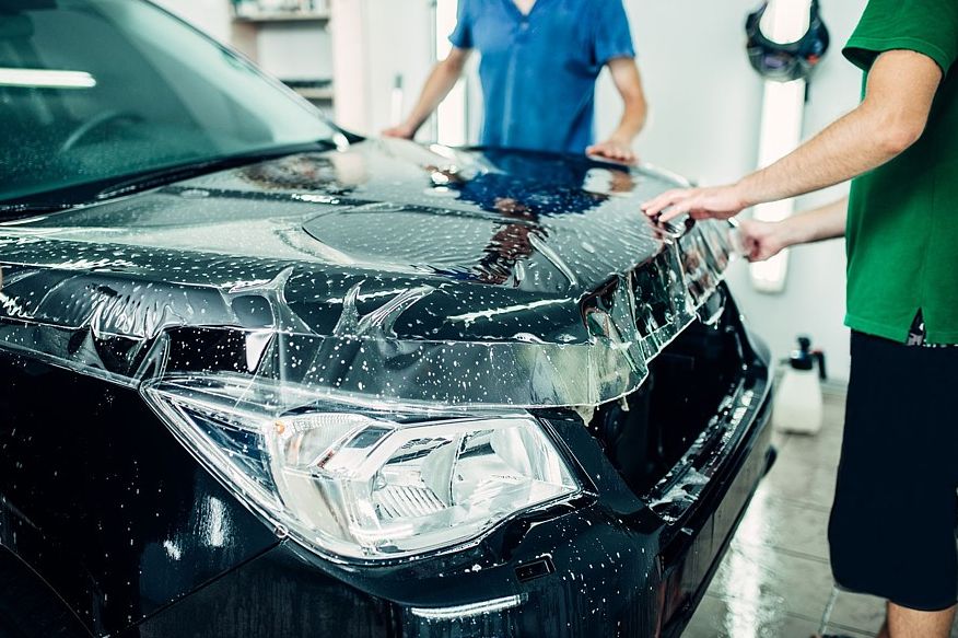 Захист кузова автомобіля поліуретановою плівкою - як і для чого це роблять?