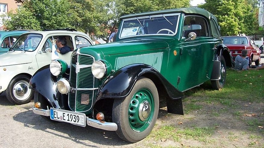 Заморське диво: кому і як в СРСР вдавалося їздити на іномарці