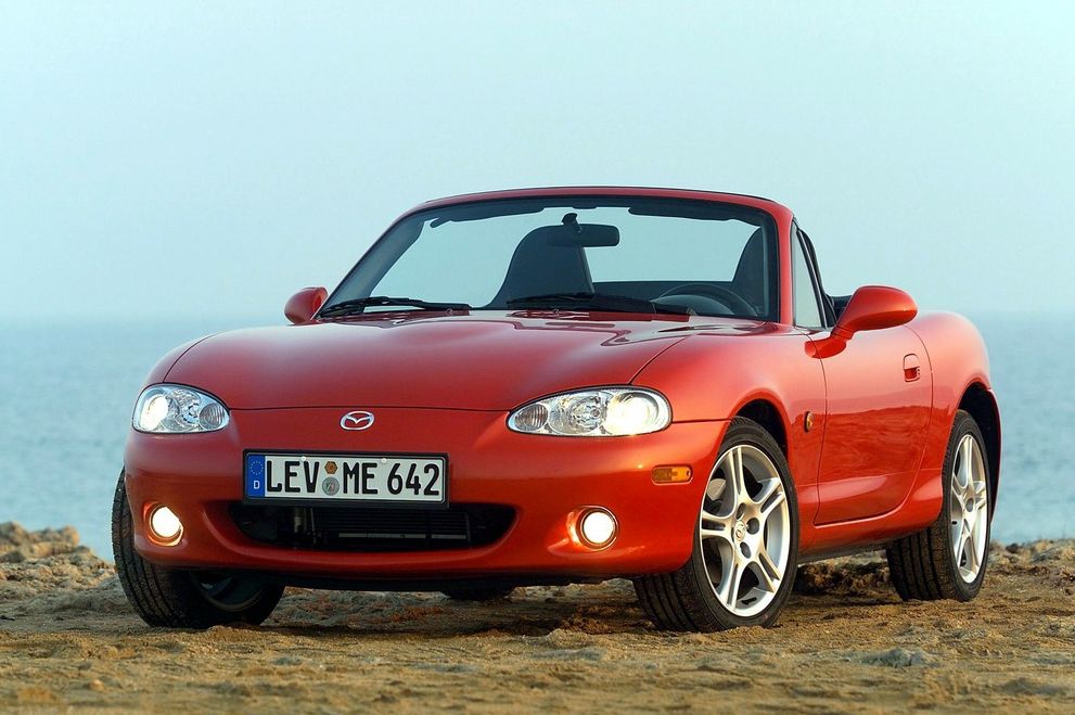 Жив-був маленький, але гордий родстер: чим так хороша Mazda MX-5?