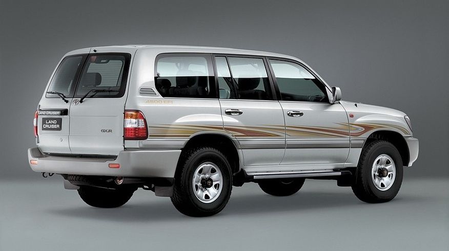 Як мільйонер мільйонеру: обираємо Toyota Land Cruiser 100 з пробігом