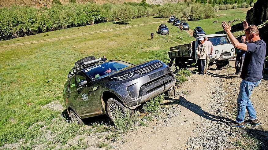 Хрещення водою: експедиційний тест-драйв Land Rover Discovery 5