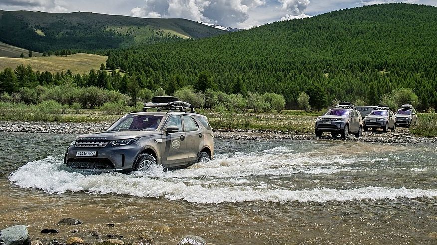 Хрещення водою: експедиційний тест-драйв Land Rover Discovery 5