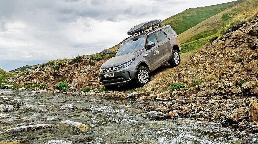 Хрещення водою: експедиційний тест-драйв Land Rover Discovery 5