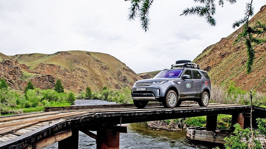 Хрещення водою: експедиційний тест-драйв Land Rover Discovery 5