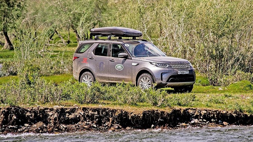 Хрещення водою: експедиційний тест-драйв Land Rover Discovery 5