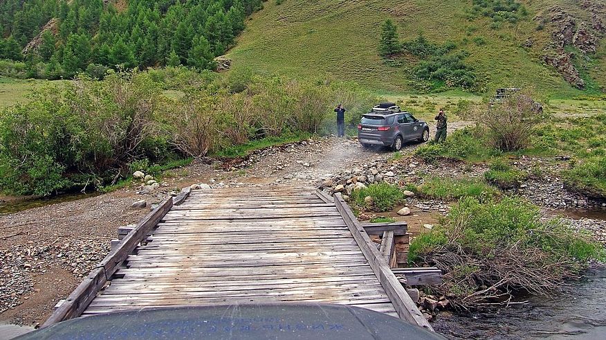 Хрещення водою: експедиційний тест-драйв Land Rover Discovery 5