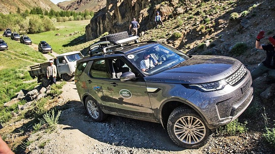 Хрещення водою: експедиційний тест-драйв Land Rover Discovery 5