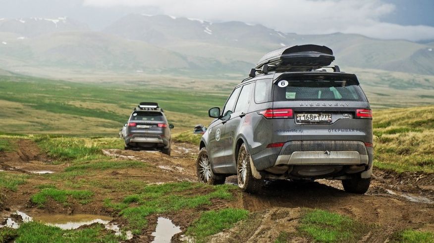 Хрещення водою: експедиційний тест-драйв Land Rover Discovery 5