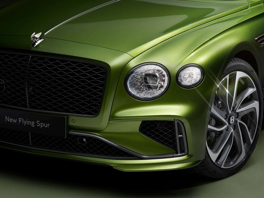 Мощный седан в истории Bentley — Flying Spur 2025