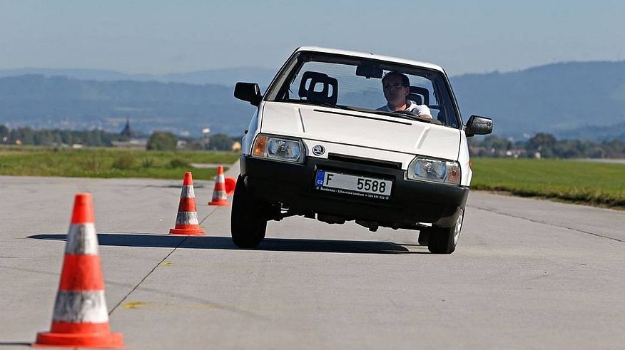 Матч ЧССР - СРСР: порівнюємо ВАЗ-2109 і Skoda Favorit